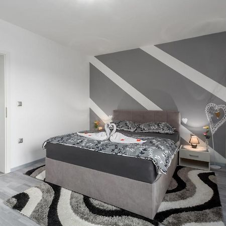 Apartment 50 Shades Of Grey Porec Exterior photo