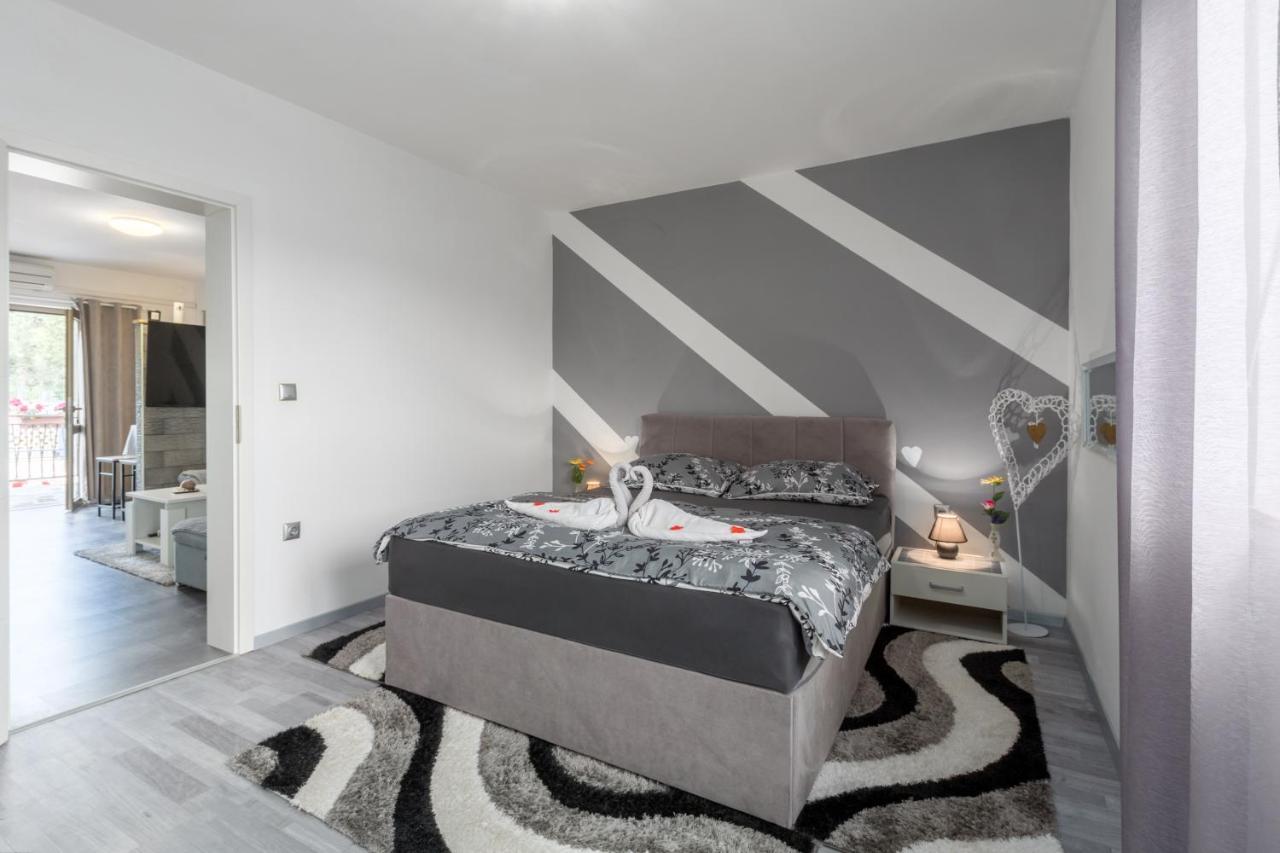 Apartment 50 Shades Of Grey Porec Exterior photo
