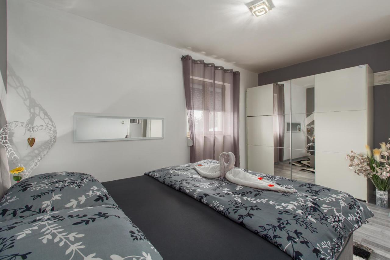 Apartment 50 Shades Of Grey Porec Exterior photo